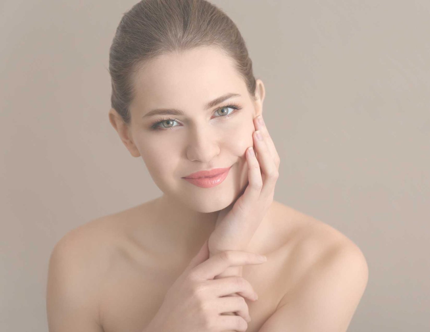 IV Vitamin Be Belle, photo of healthy young woman with clear skin. | Ilumina